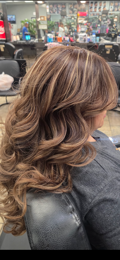 Elisa's Barber & Beauty Shop view 5