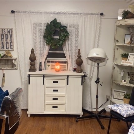 Eye Candy Salon view 2