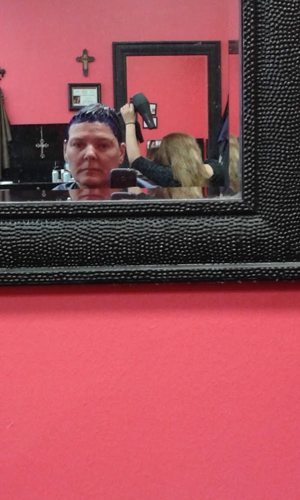Eye Candy Salon view 4