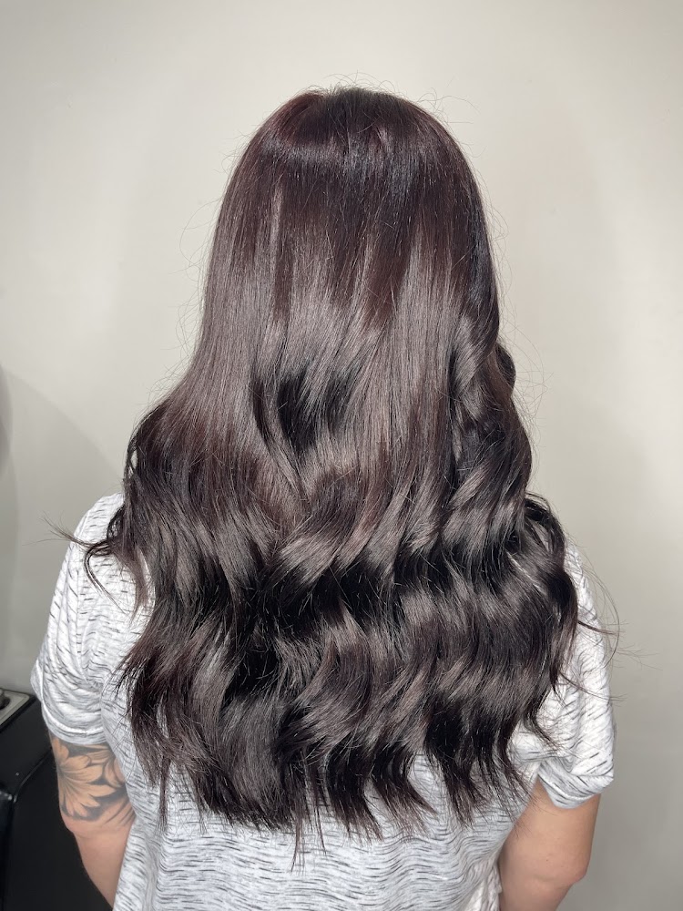 Fifth Avenue Salon + Extension Bar view 3