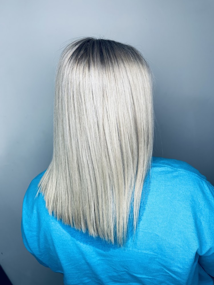 Fifth Avenue Salon + Extension Bar view 4