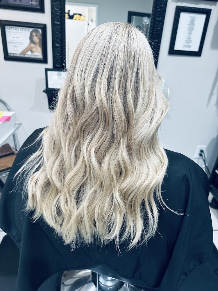 Fifth Avenue Salon + Extension Bar view 5