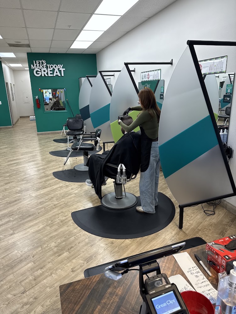 Great Clips view 3