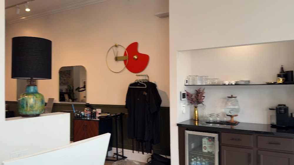 Halls Of Ivy Salon view 2