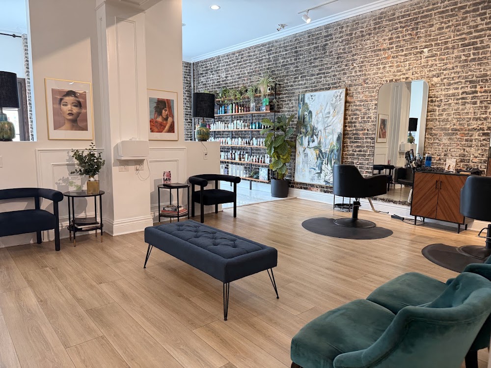 Halls Of Ivy Salon view 3
