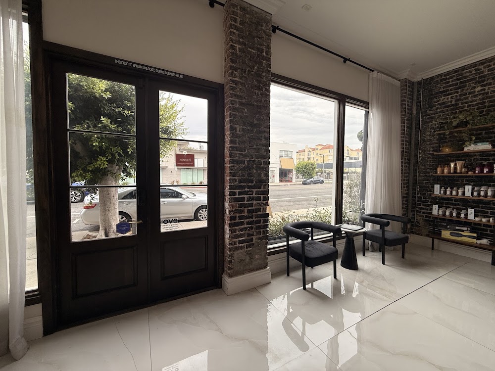 Halls Of Ivy Salon view 4