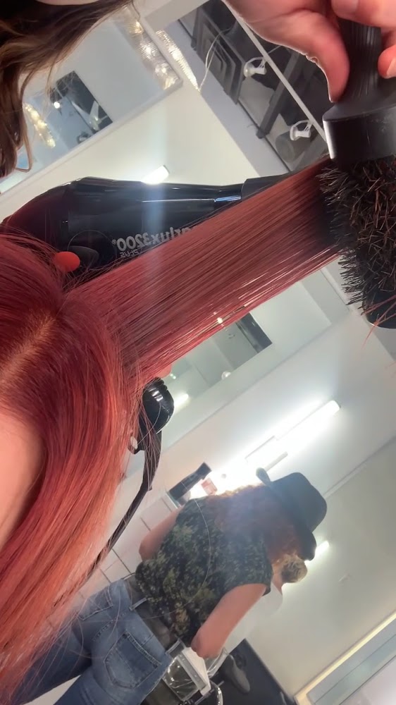 Johnny Rodriguez the Salon view 3