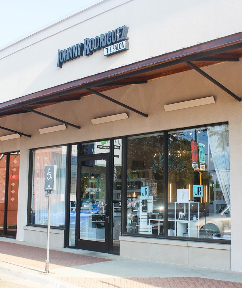 Johnny Rodriguez the Salon view 4