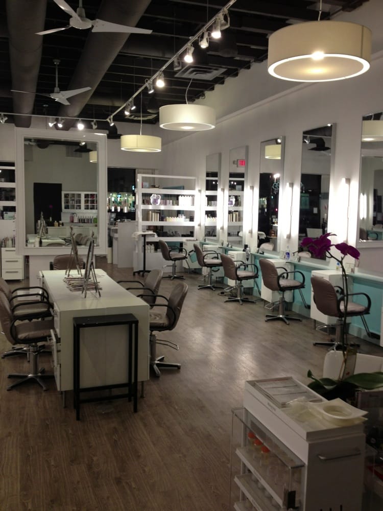 Johnny Rodriguez the Salon view 5
