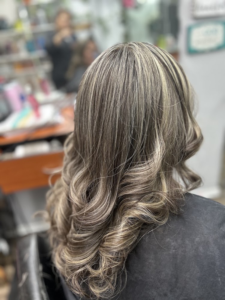 Julia's Hair Salon view 3