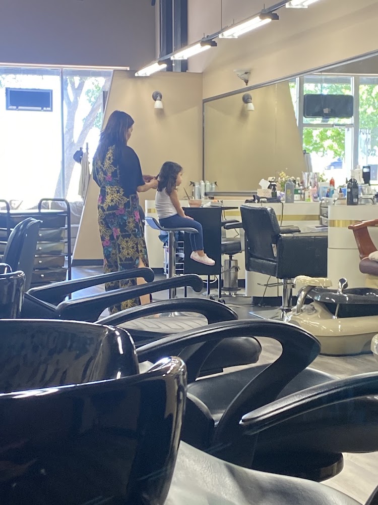 La Hair Studio view 2