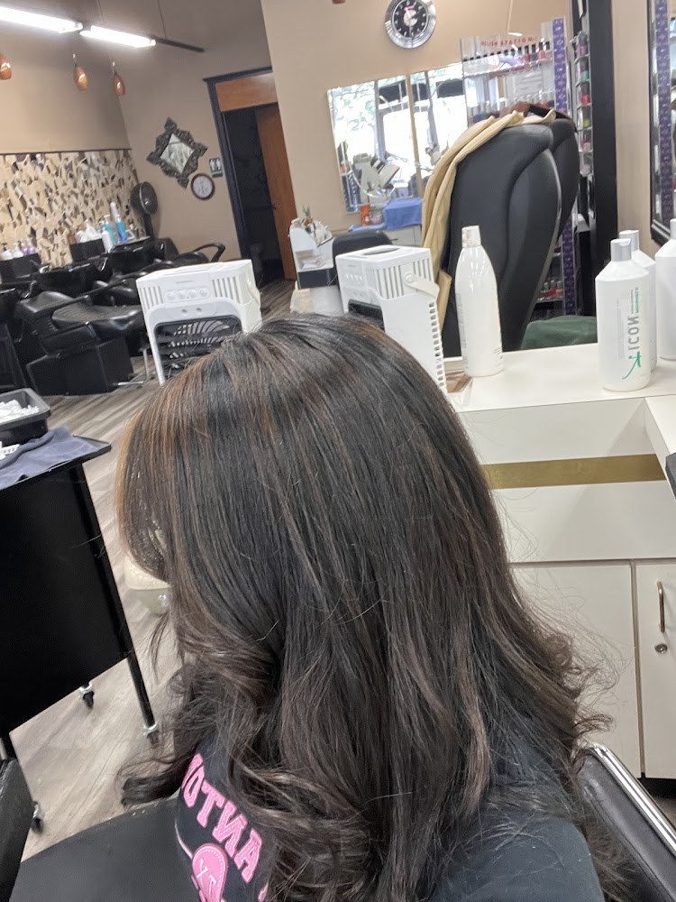 La Hair Studio view 3