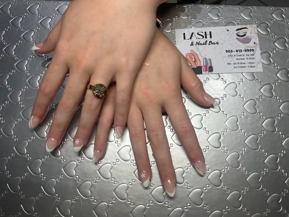 Lash and Nail Bar view 3