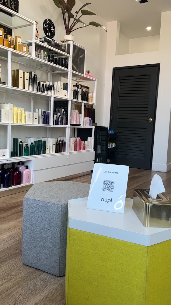 Limón Salon view 2