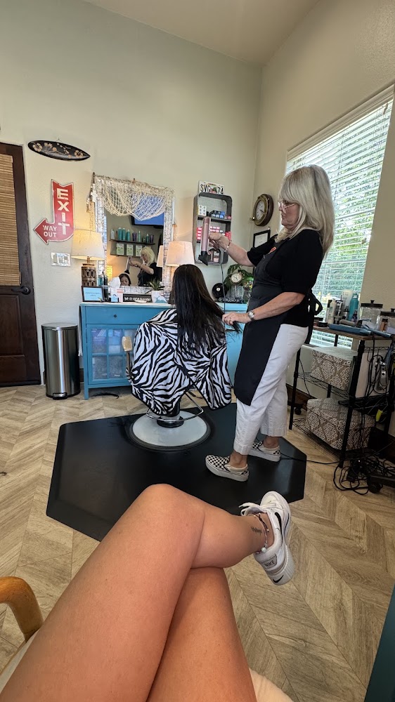 Mahalo Hair Studio view 2