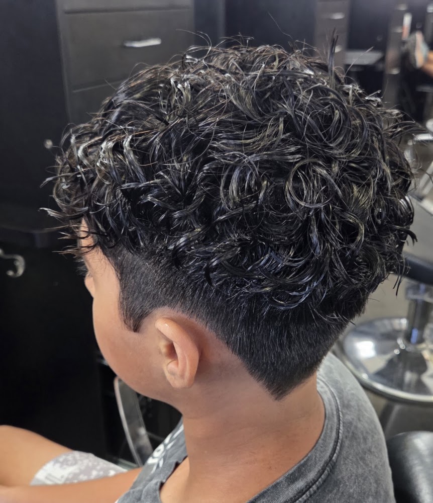 Paradise hair by Shelby(salon M) view 2