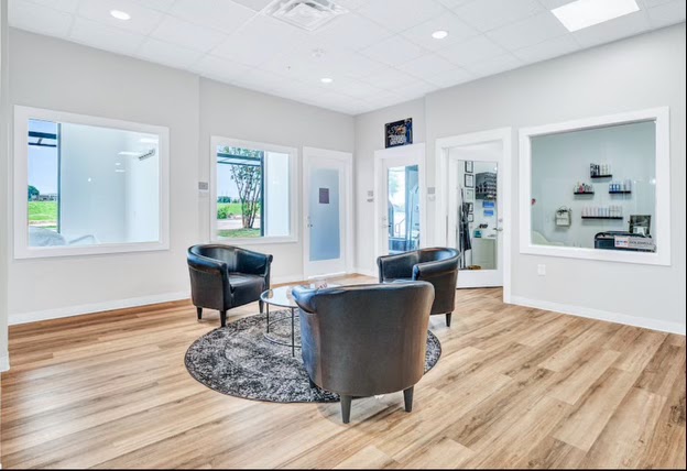 Rey’s Hair Salon at ELEVATE SALON STUDIOS view 3