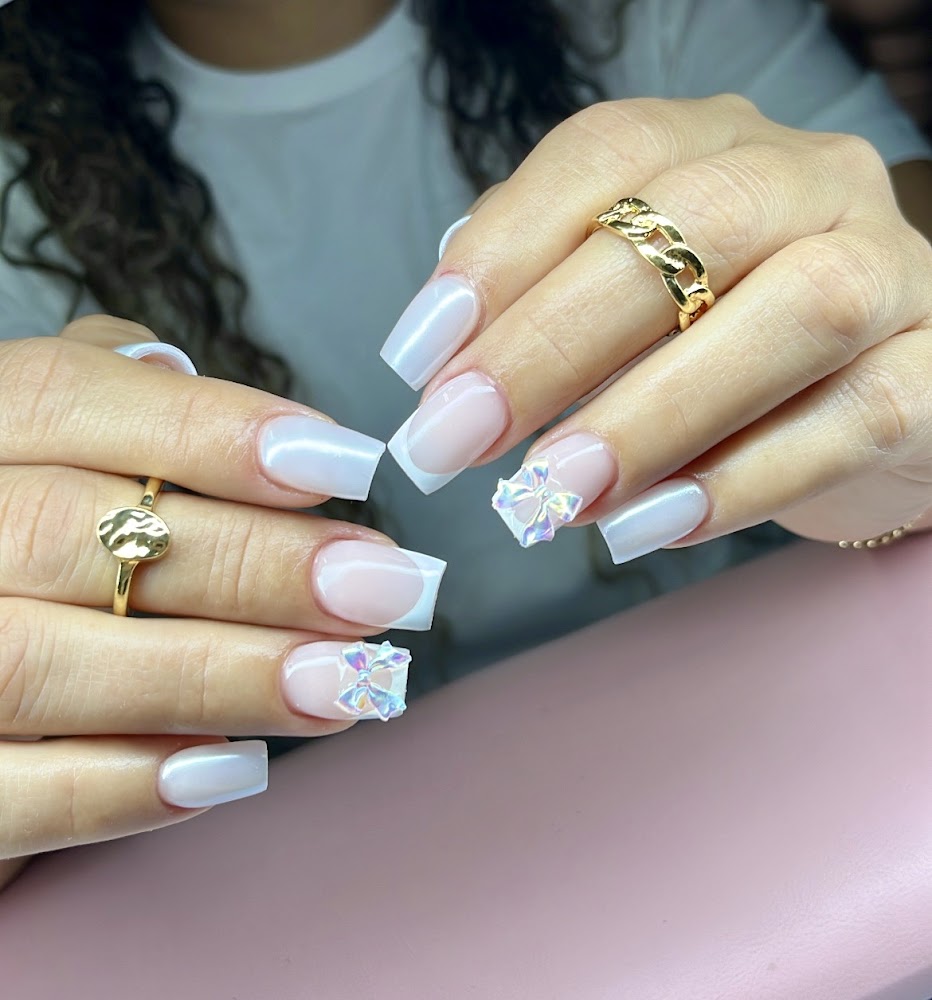 Roma Salon - Unisex Salon, Hair Dye, nails & Eyebrows view 3