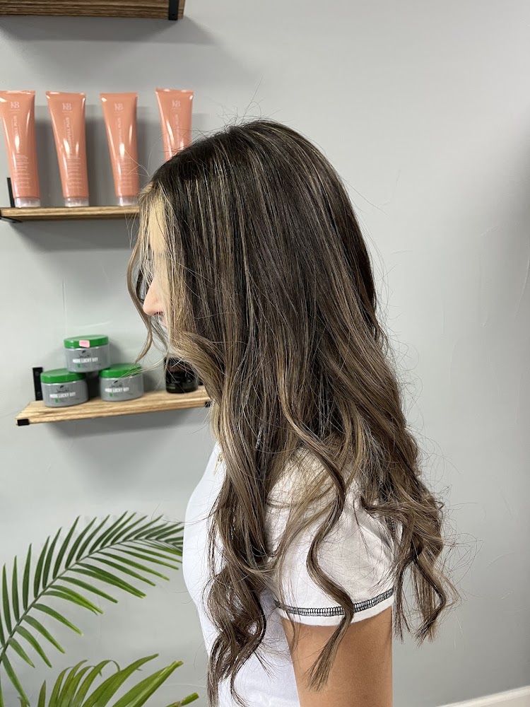 Roma Salon - Unisex Salon, Hair Dye, nails & Eyebrows view 4