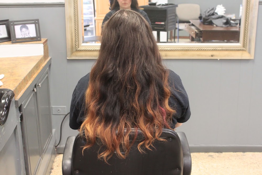Salon 2710 primary photo