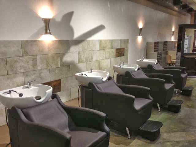 Salon Aura view 2
