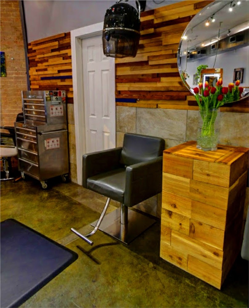 Salon Aura view 4