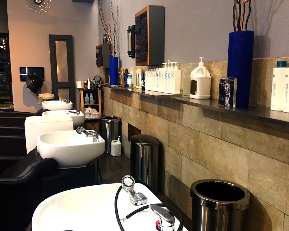 Salon Aura view 5