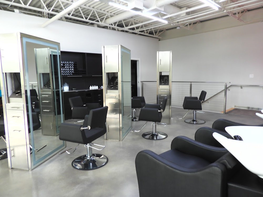 Salon Avenue view 3
