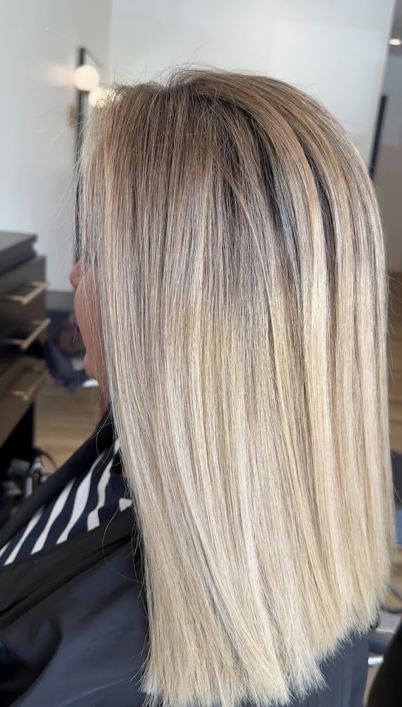 Salon Bugatti view 2