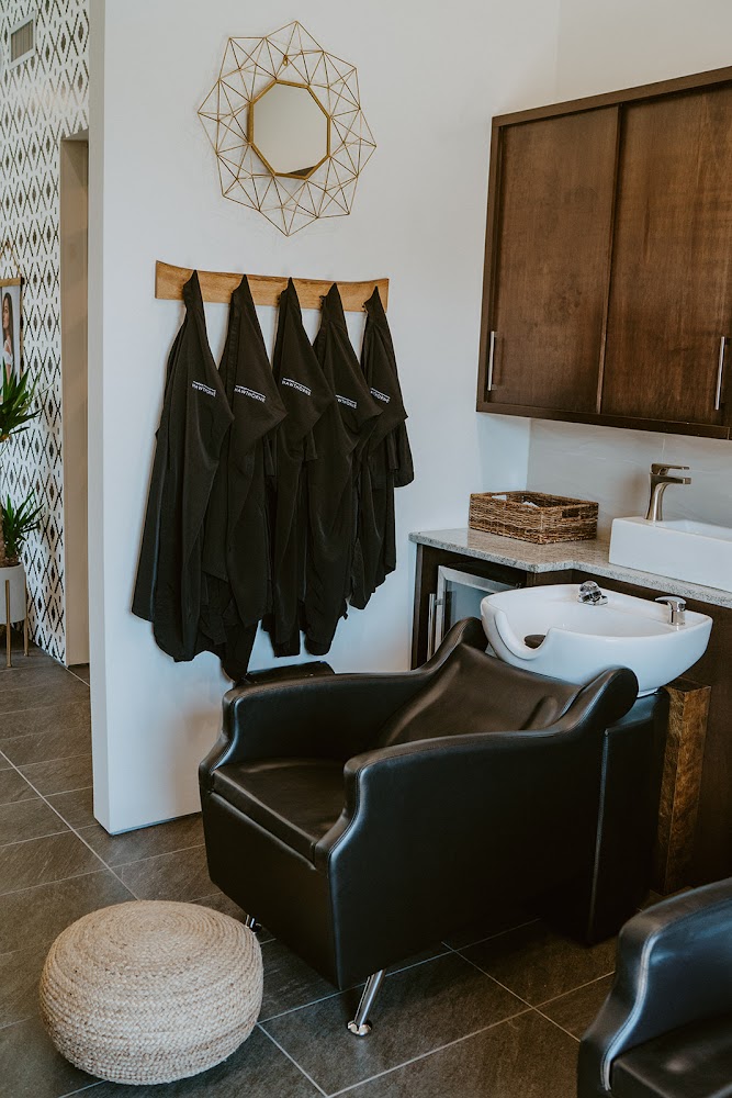 Salon Hawthorne view 4