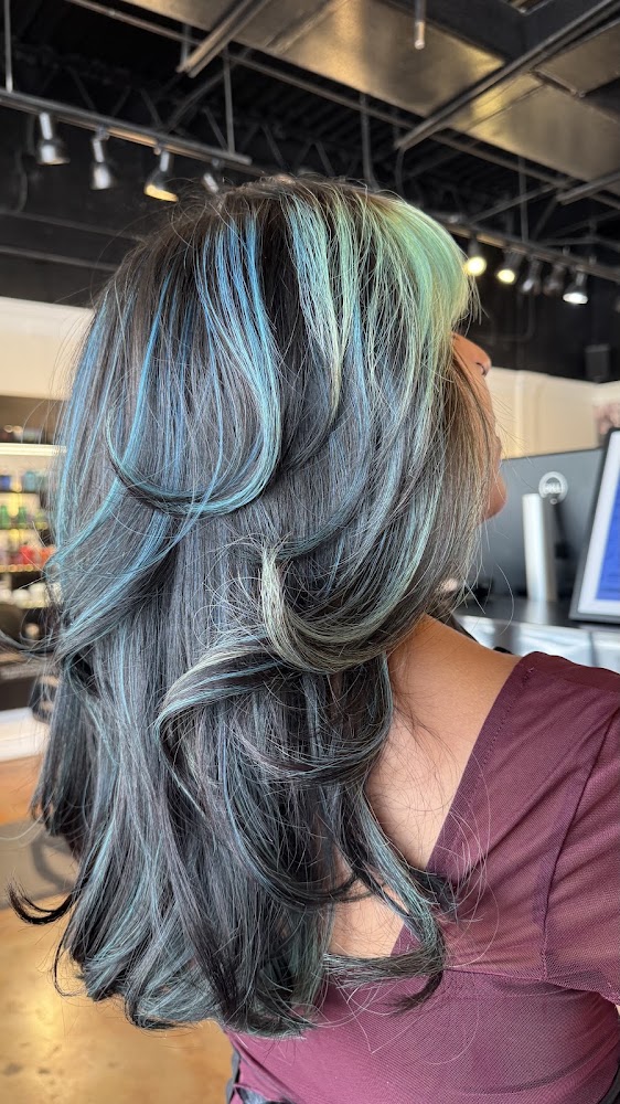 Salon Vela view 2