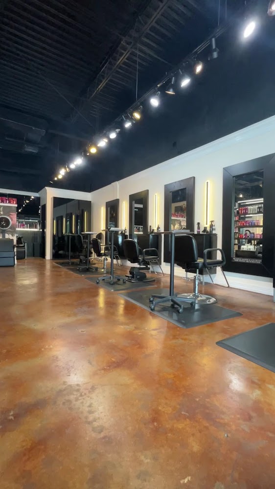 Salon Vela view 3