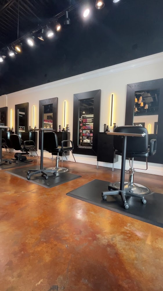 Salon Vela view 4