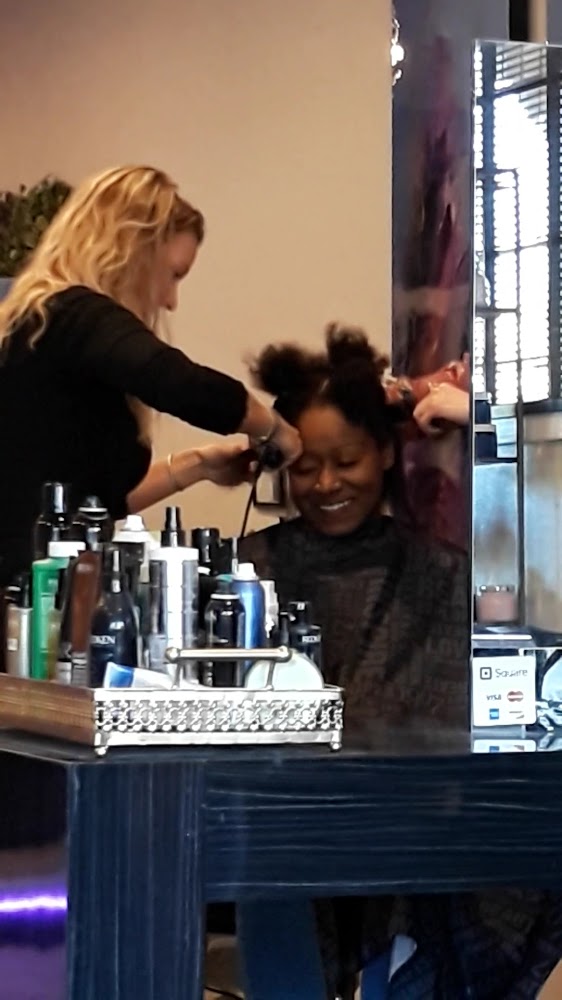 Salon Vibe view 2
