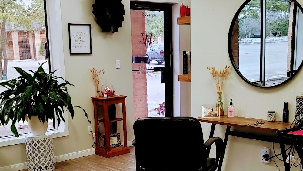 Salon W primary photo