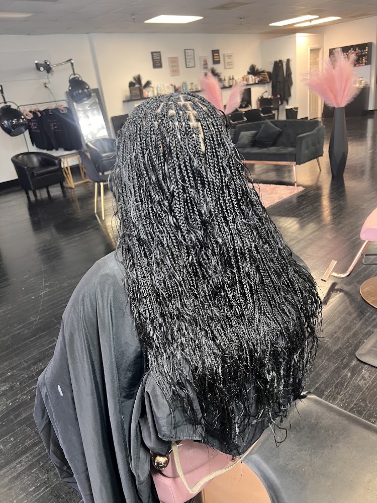 She Turns Heads Salon view 3
