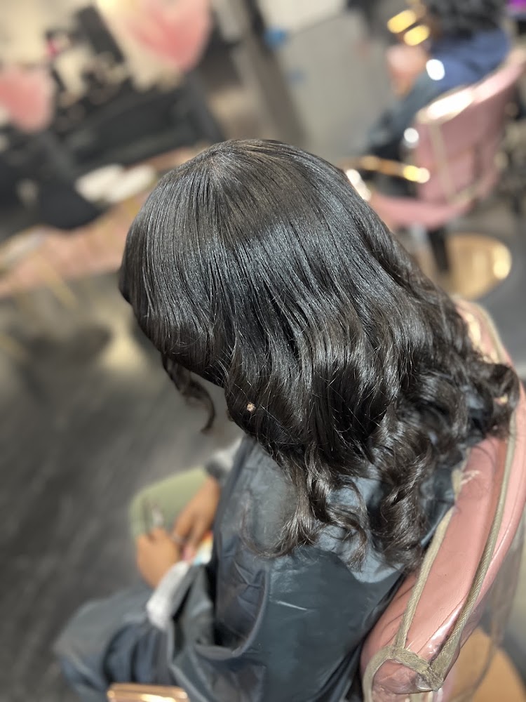 She Turns Heads Salon view 5