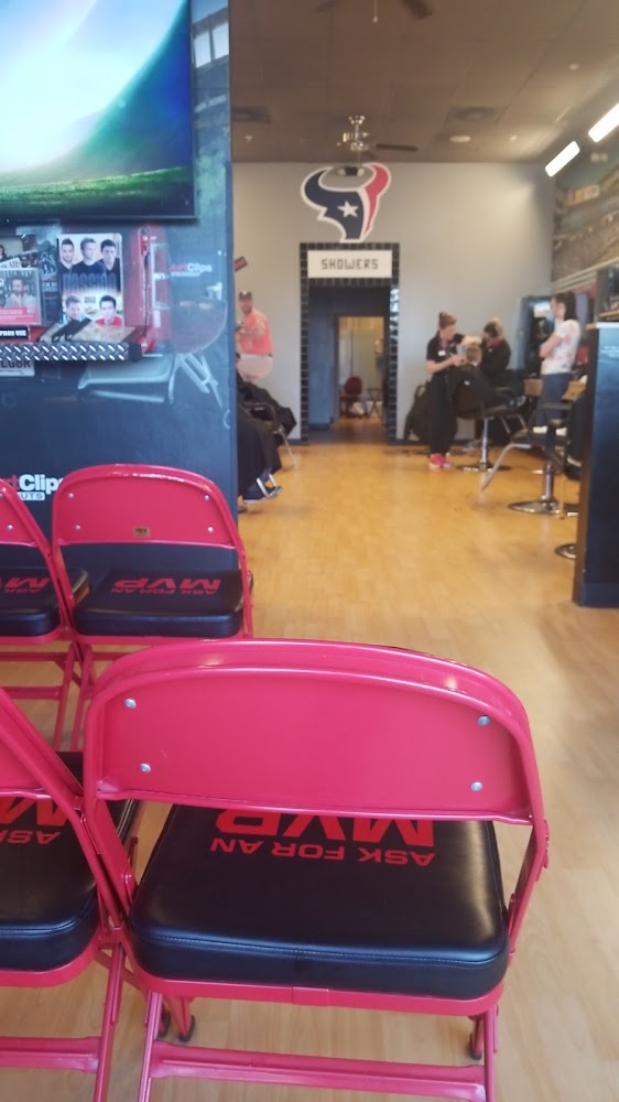 Sport Clips Haircuts of Baytown - Hwy 146 view 4