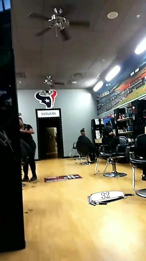 Sport Clips Haircuts of Baytown - Hwy 146 view 5