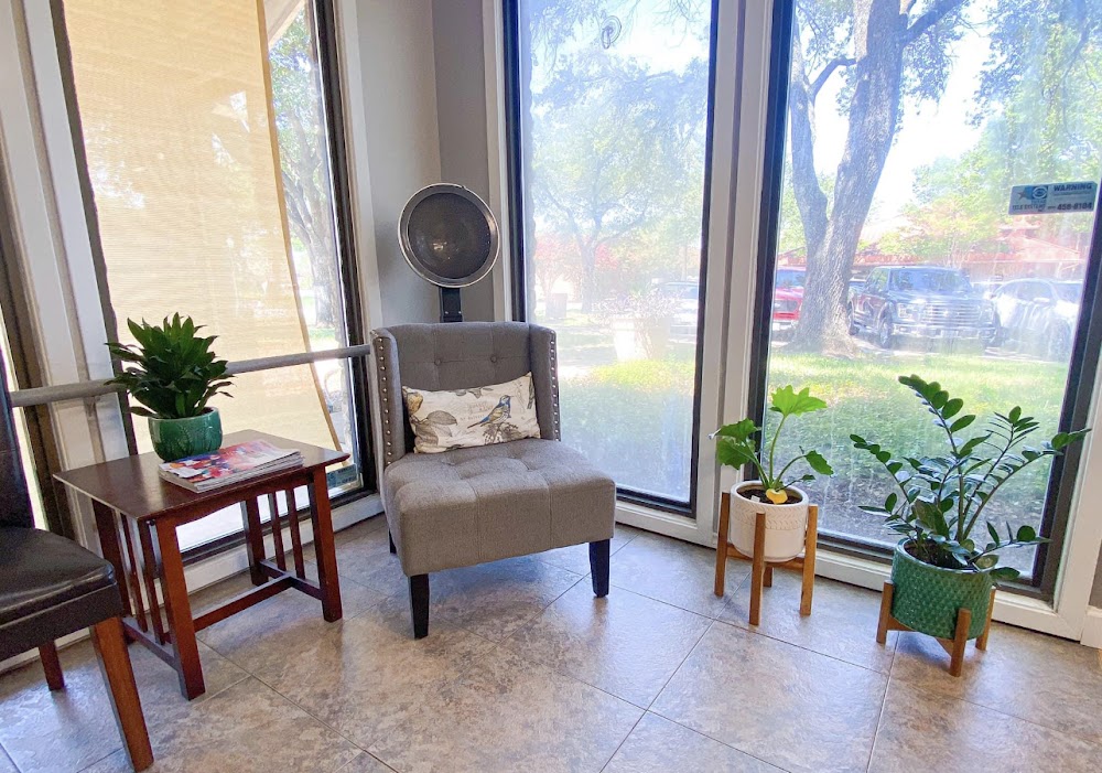 The Jagged Edge Salon view 4