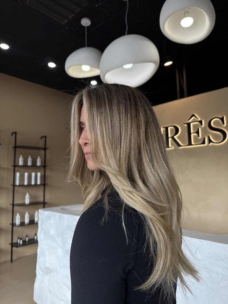 Três hair salon view 4