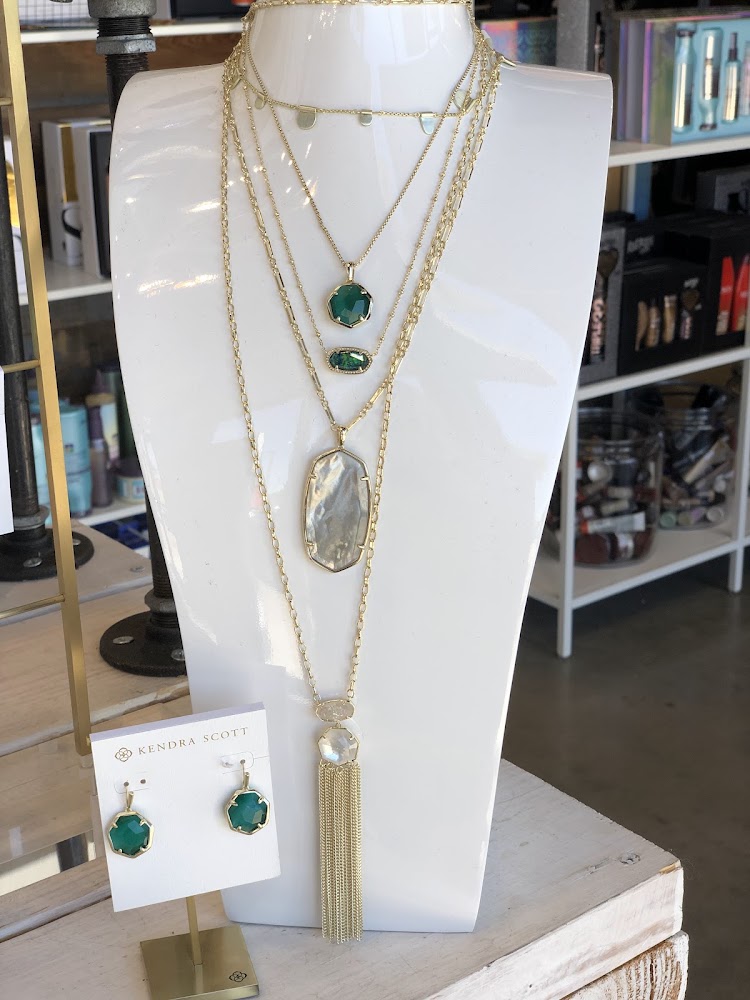 Urban Eve Salon & Boutique, Pearland view 3