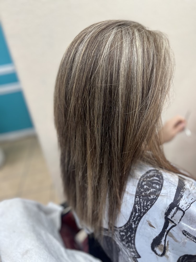 Yadira's Barber And Beauty Salon view 2