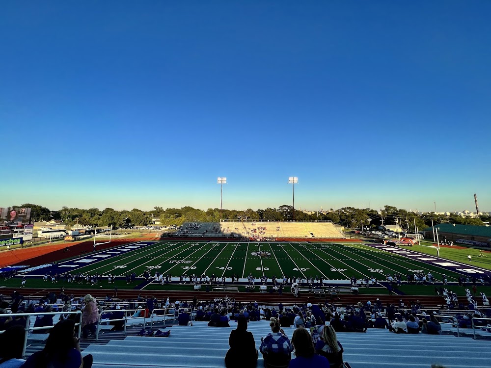 Port Neches-Groves High photo 3