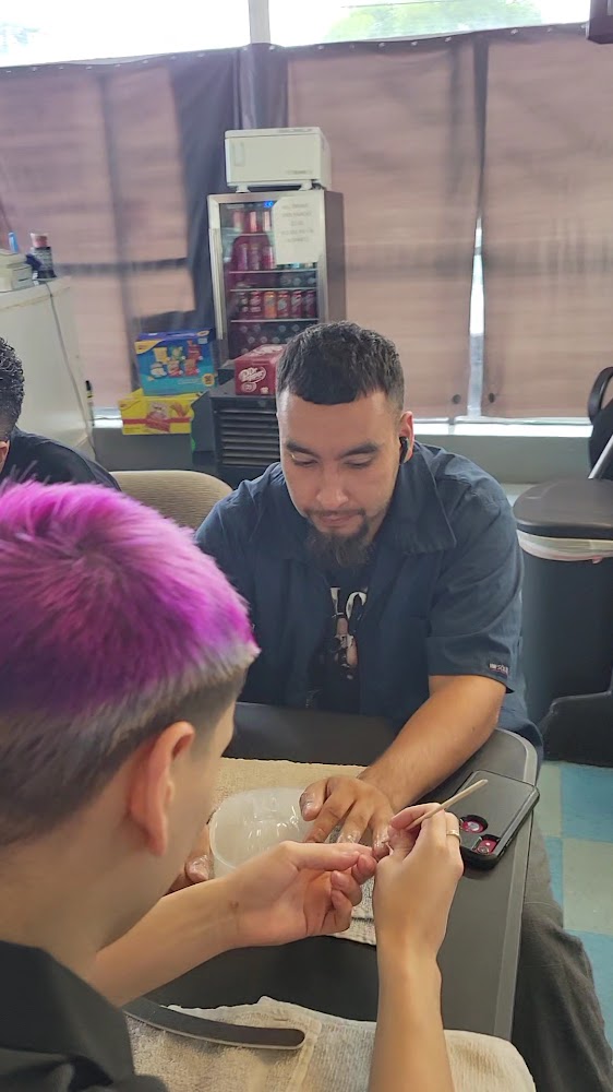 Hair Expressions Barber School LLC photo 3