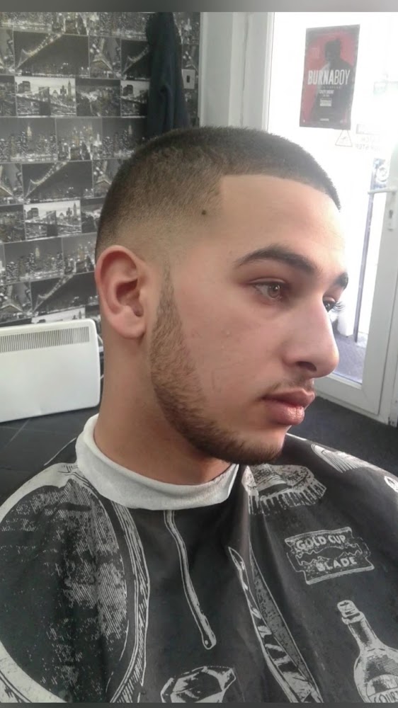 Deluxe Barber College photo 2