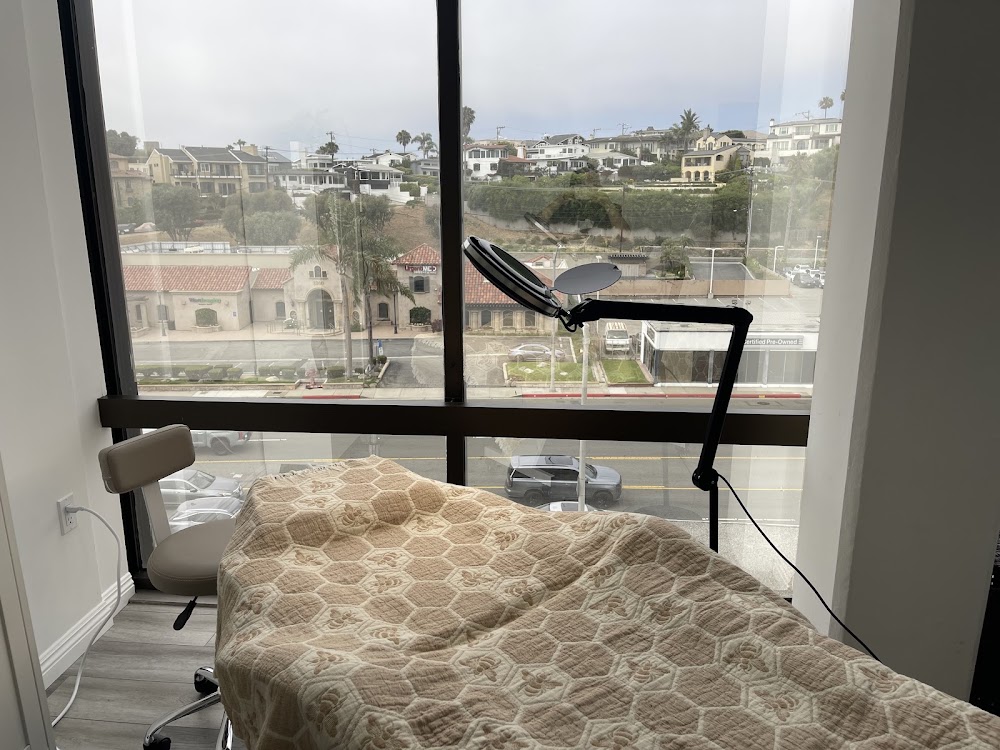 Academy of Beauty Eyelash Extension Training & Laser Tattoo Removal photo 3