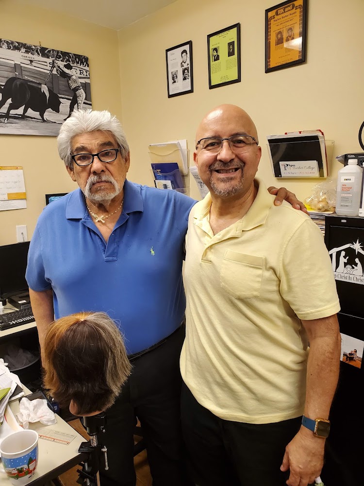 El Pipo Barber College photo 2