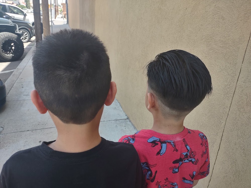 El Pipo Barber College photo 3