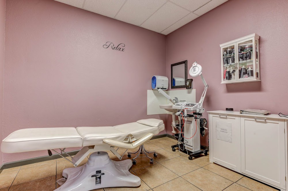 My-Le's Beauty & Barber College